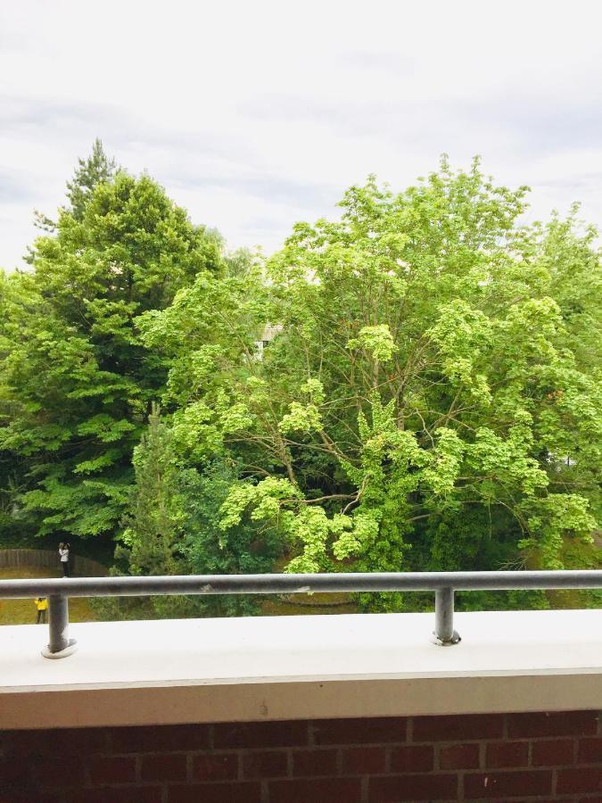 Welcome To Messe!-two-bedroom Apartment&balcony Apartment *