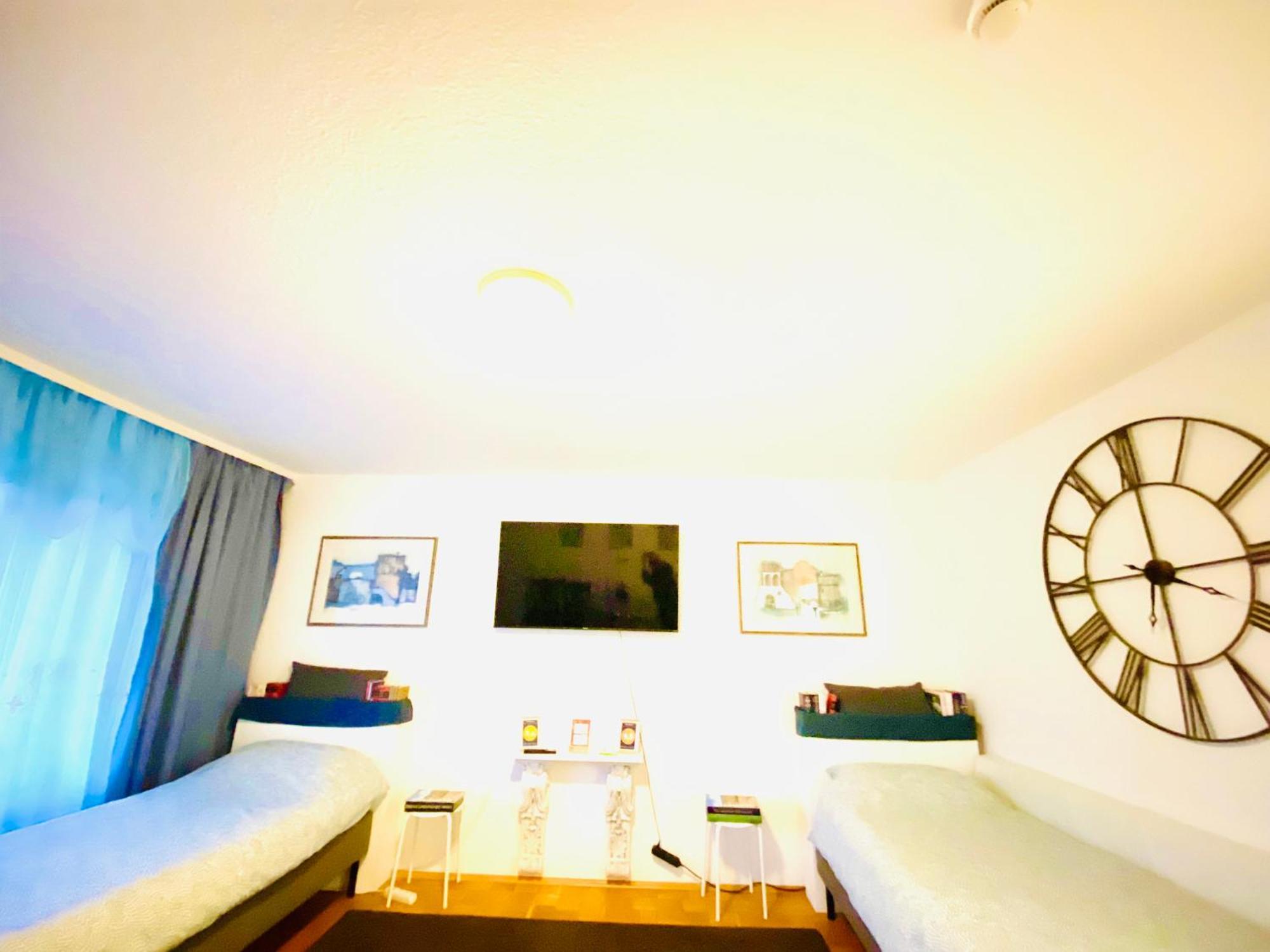 Welcome To Messe!-two-bedroom Apartment&balcony *